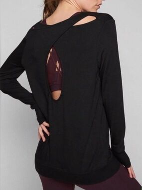 Athleta Coaster Luxe Go-To Top - Black Long Sleeve Activewear With Back Cutout ✨